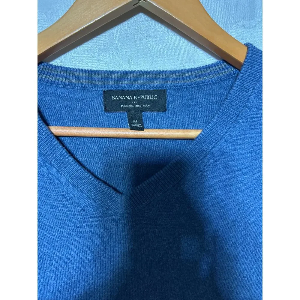 Banana Republic Sweater Medium Blue Premium Luxe Yarn Silk Cashmere Blend V Neck